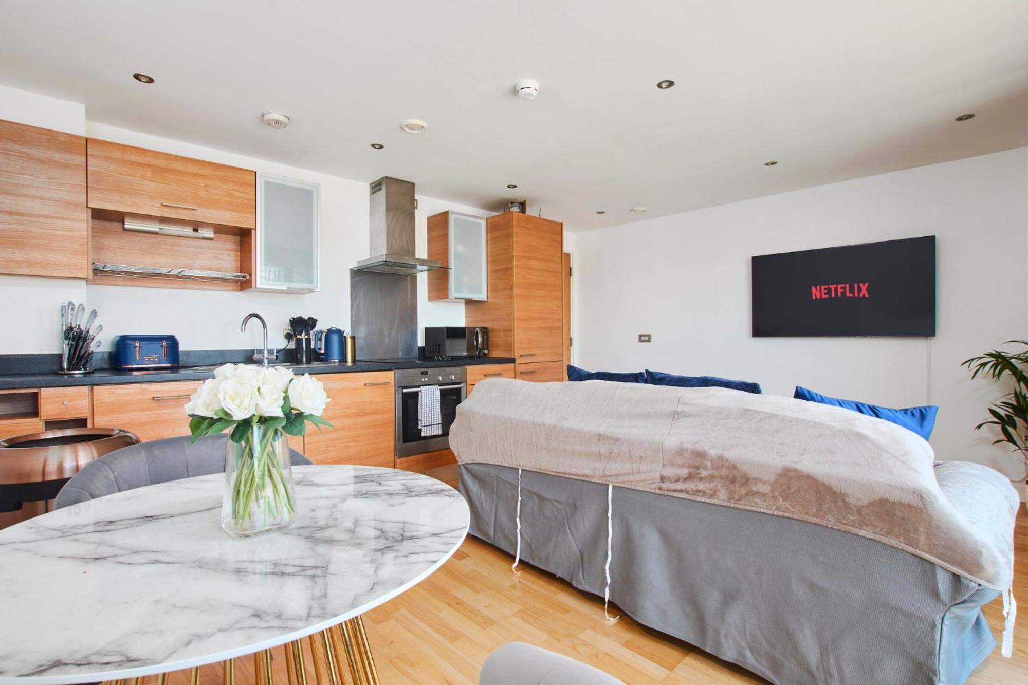 King Deluxe Large Balcony& Free Parking! * Leeds (West Yorkshire)