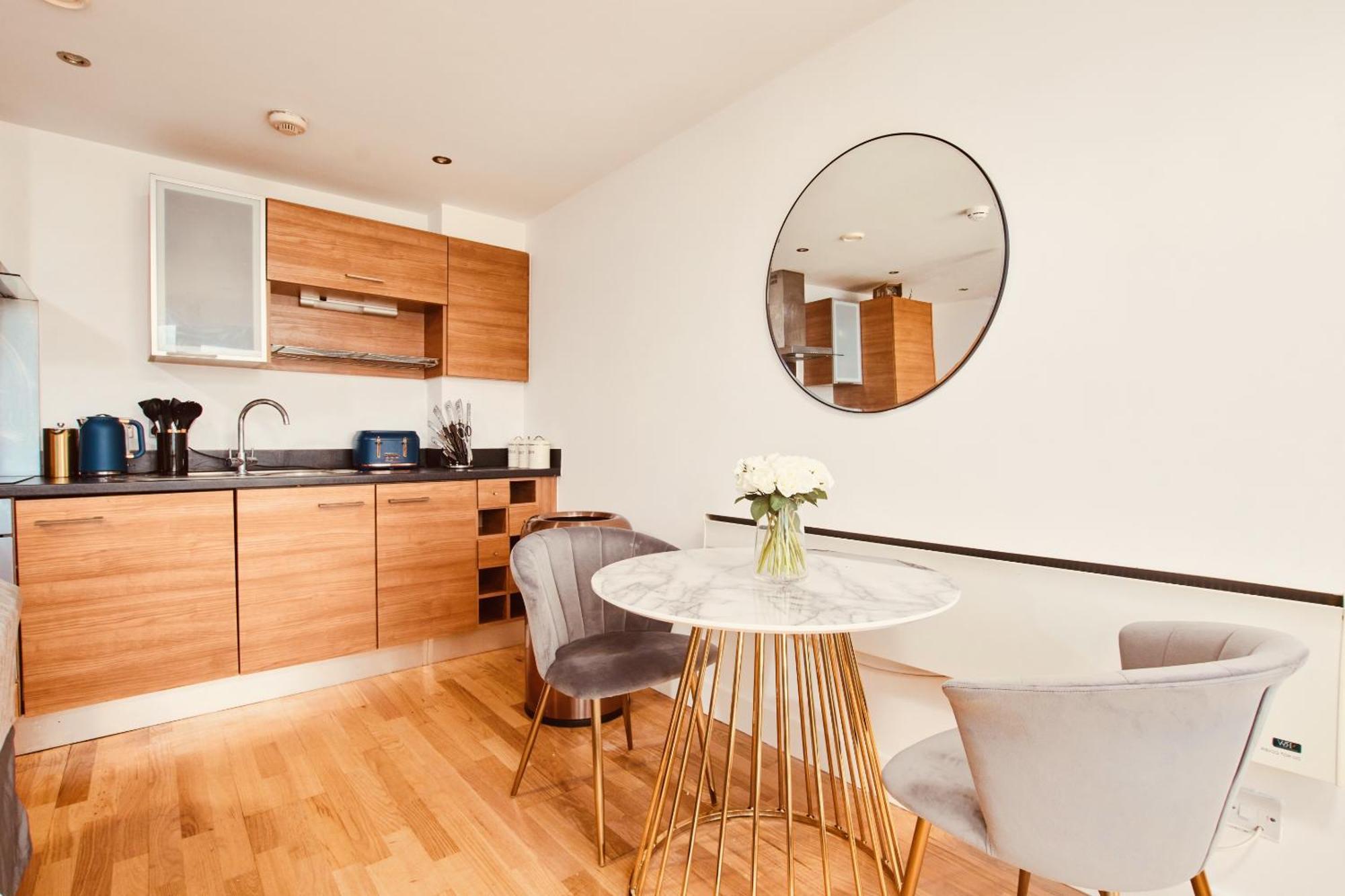King Deluxe Large Balcony& Free Parking! Apartment Leeds (West Yorkshire)