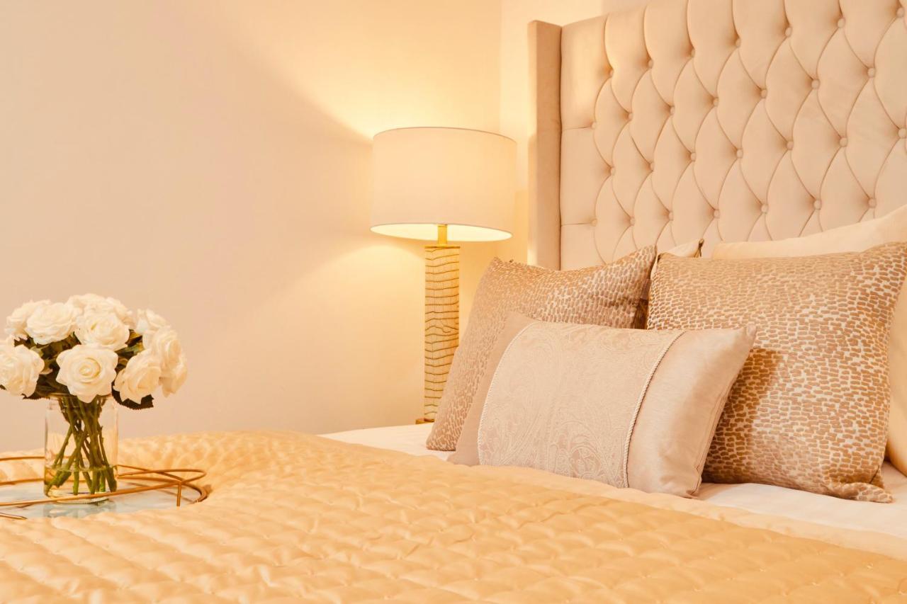 King Deluxe Large Balcony& Free Parking!