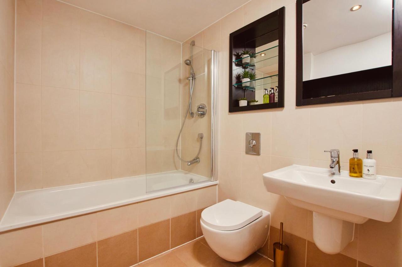 King Deluxe Large Balcony& Free Parking! Apartamento