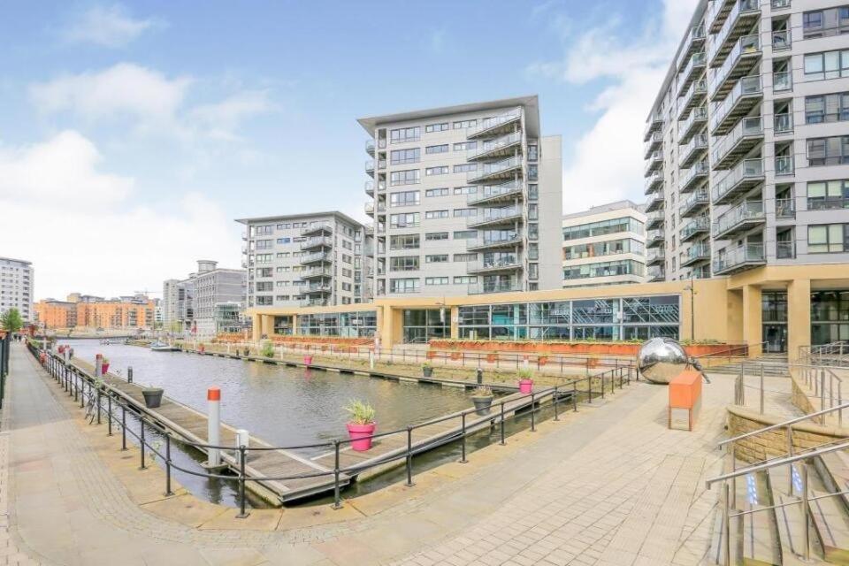 King Deluxe Large Balcony& Free Parking! * Leeds (West Yorkshire)