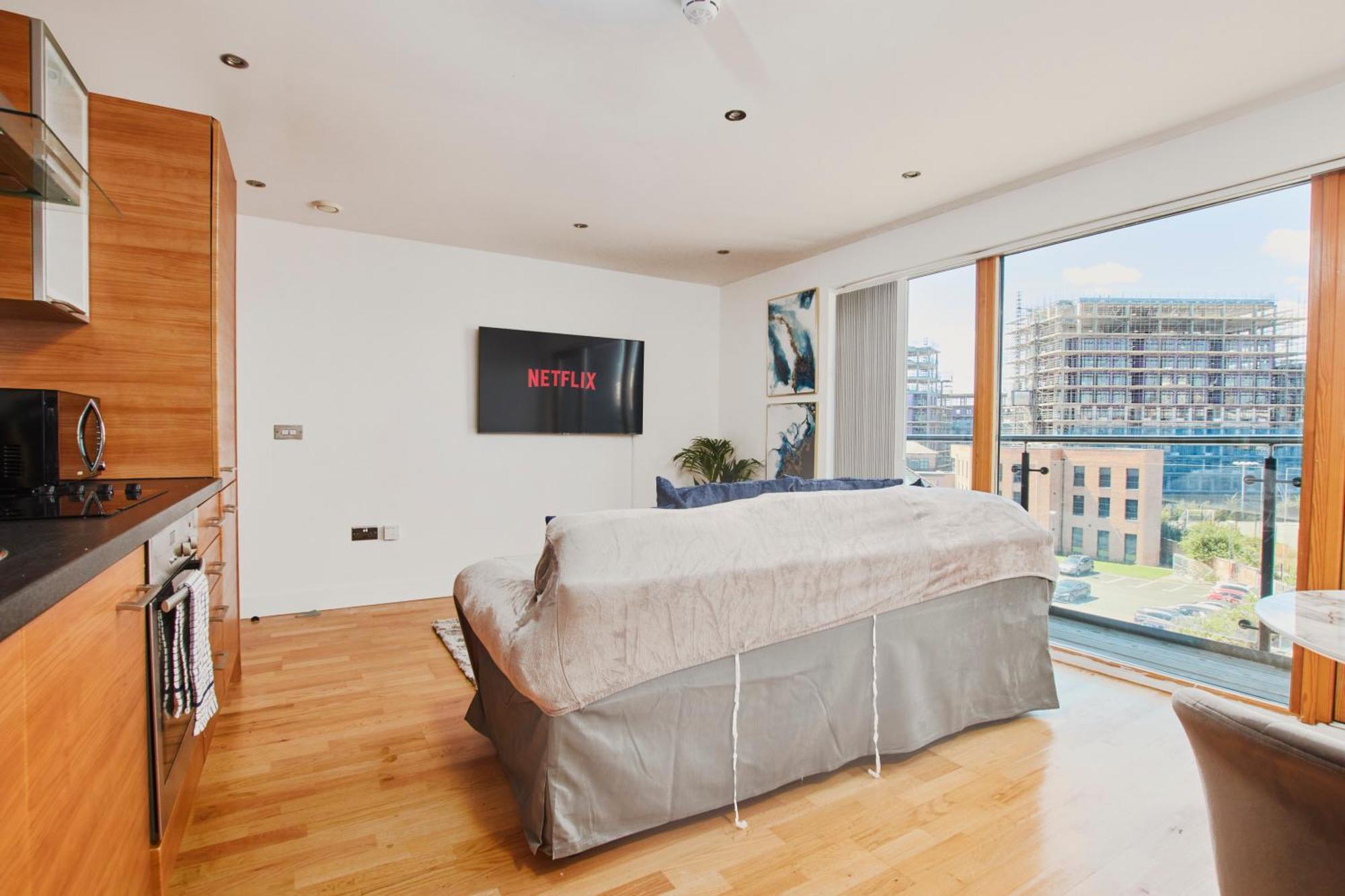 King Deluxe Large Balcony& Free Parking! * Leeds (West Yorkshire)