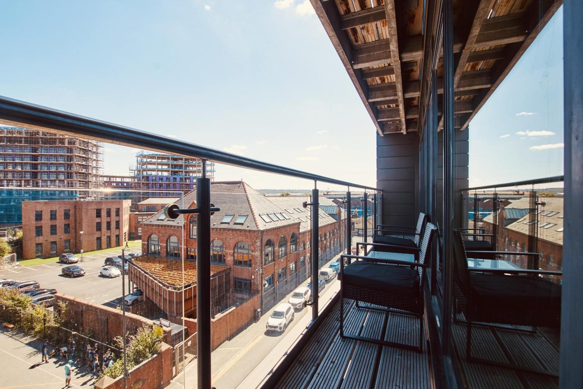 King Deluxe Large Balcony& Free Parking! Apartamento